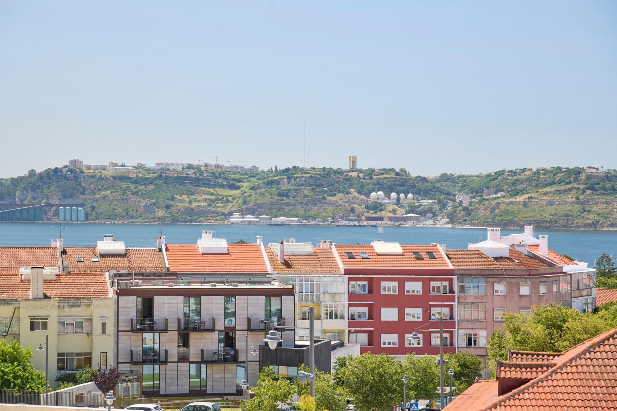 Belem River View W Amazing Balcony, By Timecooler Apartment *